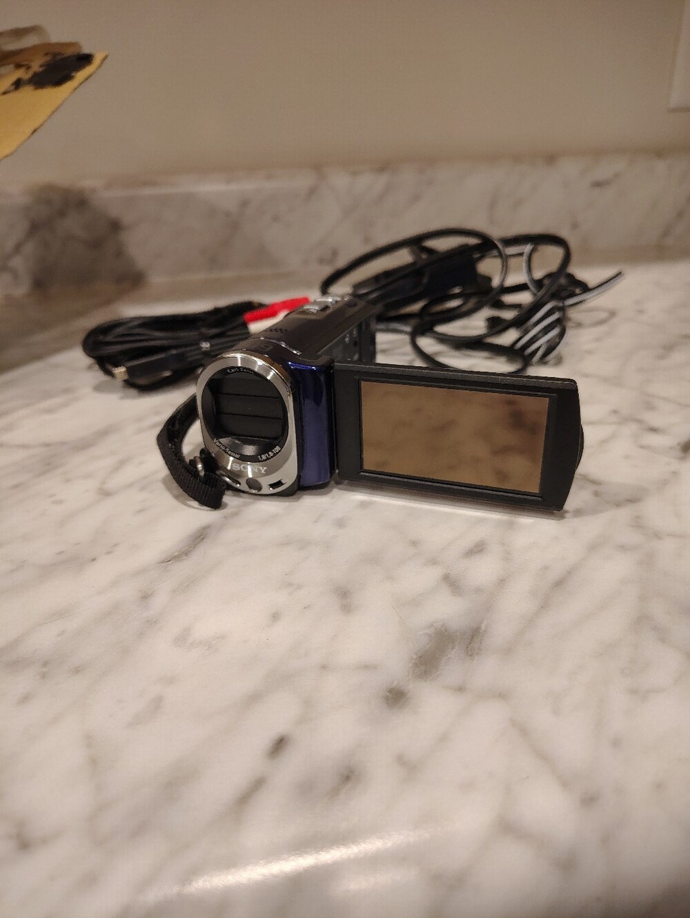 Sony Handycam DCR-SX44 Digital Video Recorder - Picture 2 of 7